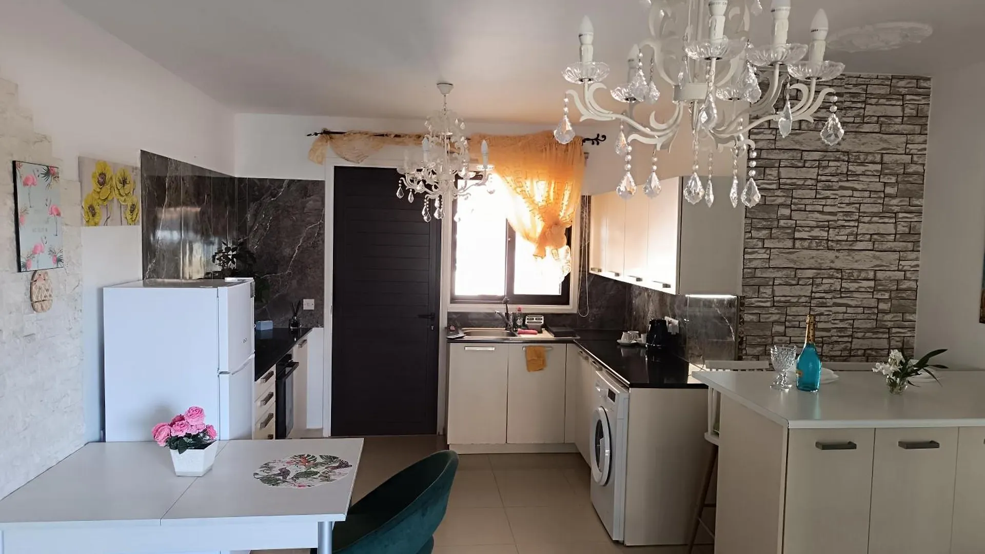 Garden Art Apartment Perivolia