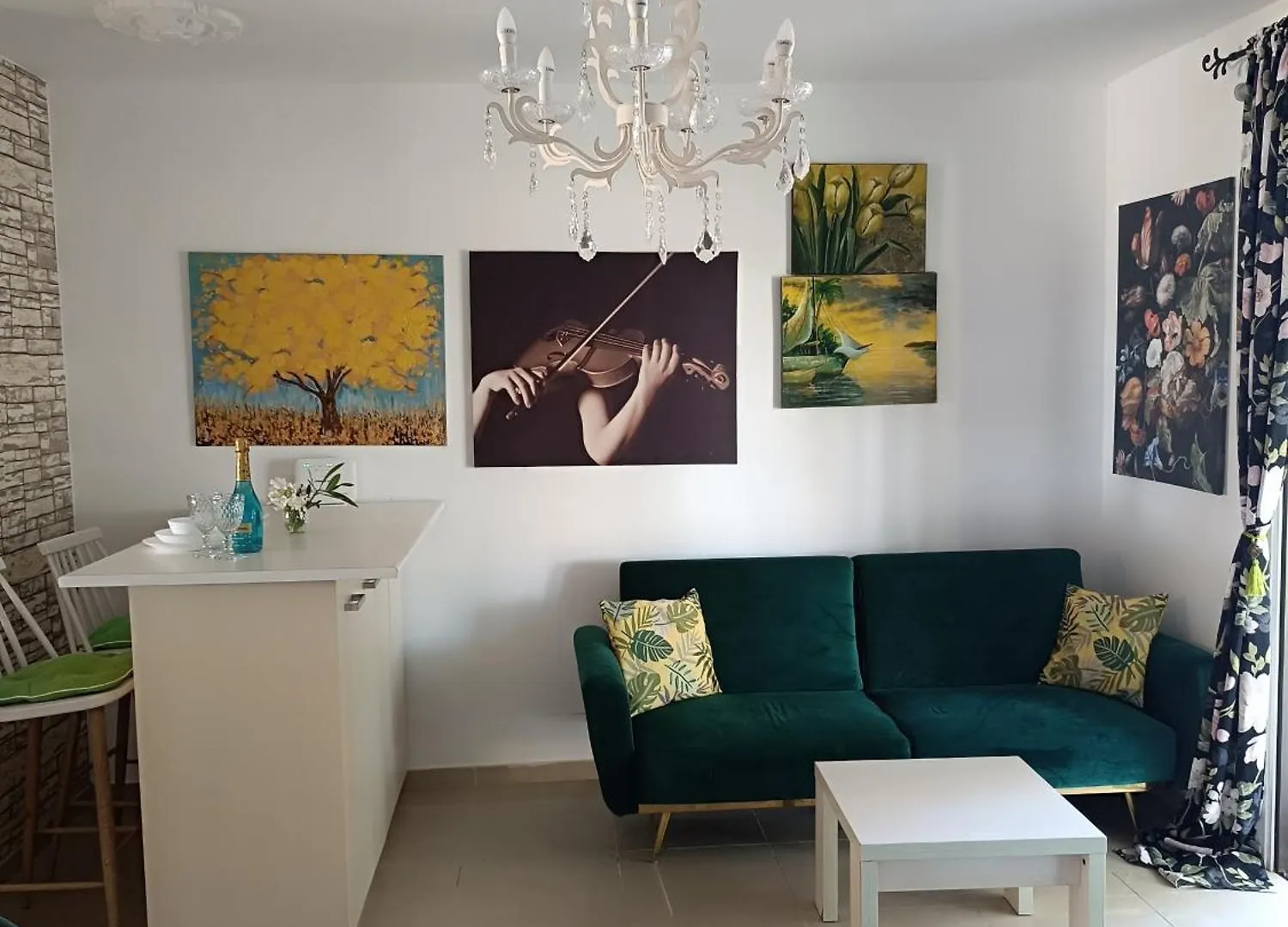 Garden Art Apartment Perivolia